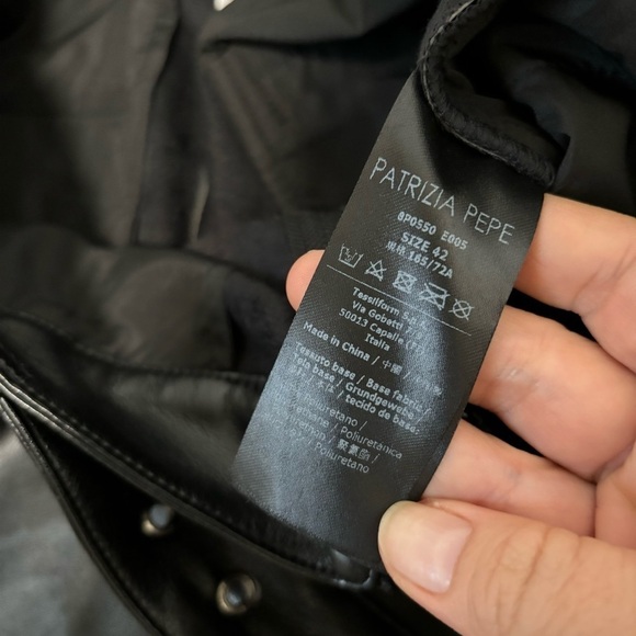 NEW Patrizia Pepe Essential Belted Black Faux Leather High Waist Trouser Shorts - Picture 8 of 13